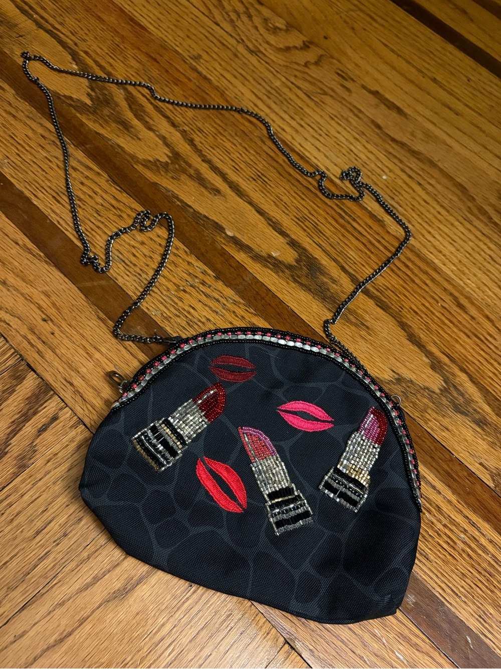 NWOT Mary Frances "Touch Up" Beaded Lipstick & Lips Crossbody Bag – Black/Multi